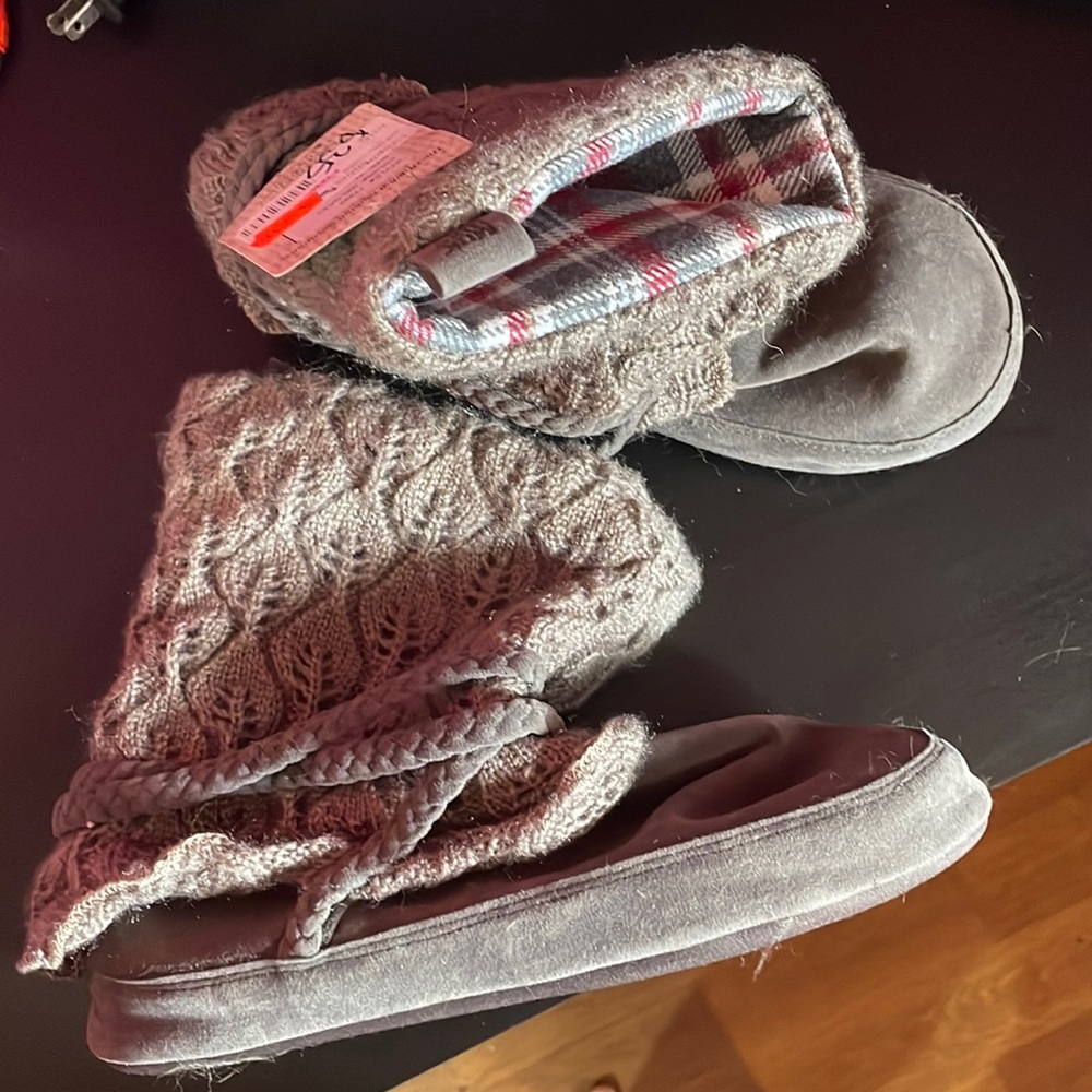 Muk Luks Slippers XL